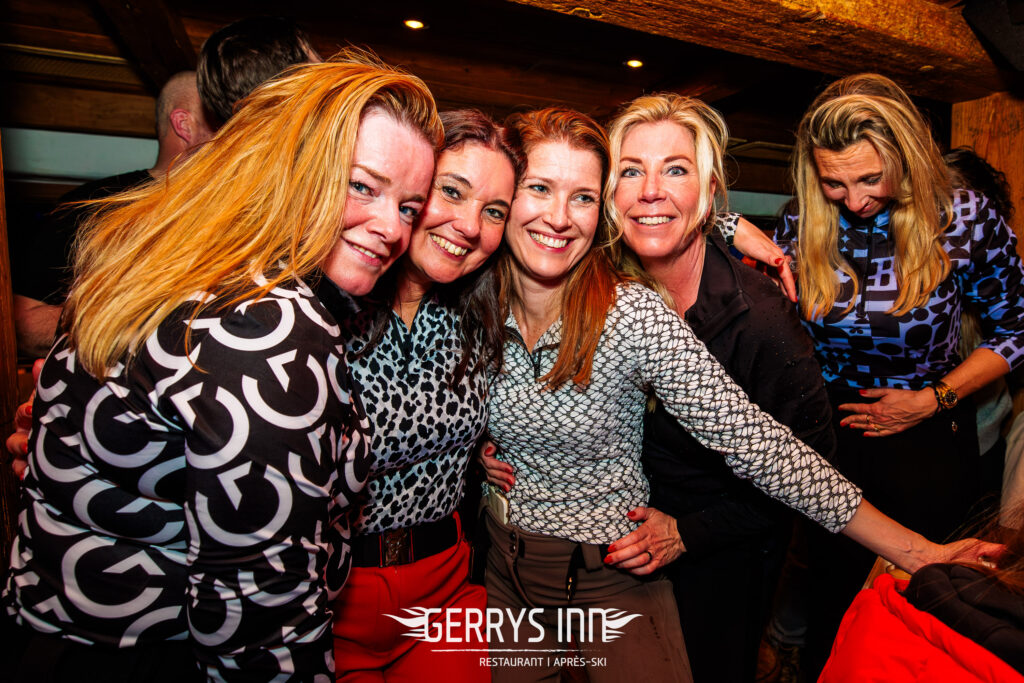Vrouwen bij de apres ski